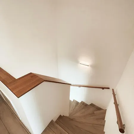 Apartman Modern Maisonette With Big Garden In *