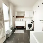 Modern Maisonette With Big Garden In Daire *