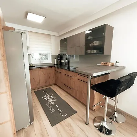 Modern Maisonette With Big Garden In 公寓