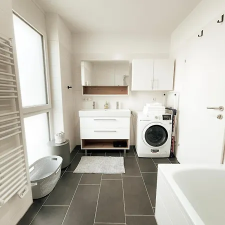 Modern Maisonette With Big Garden In 公寓 *