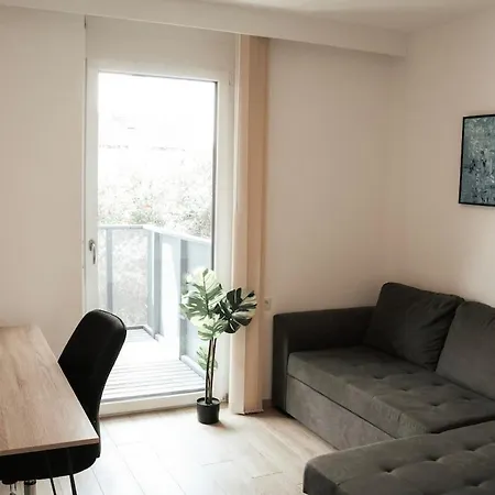Modern Maisonette With Big Garden In 公寓