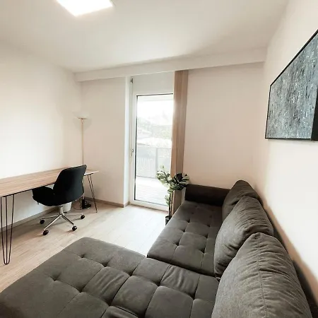 Modern Maisonette With Big Garden In 公寓