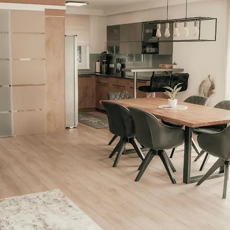 Апартаменты Modern Maisonette With Big Garden In *