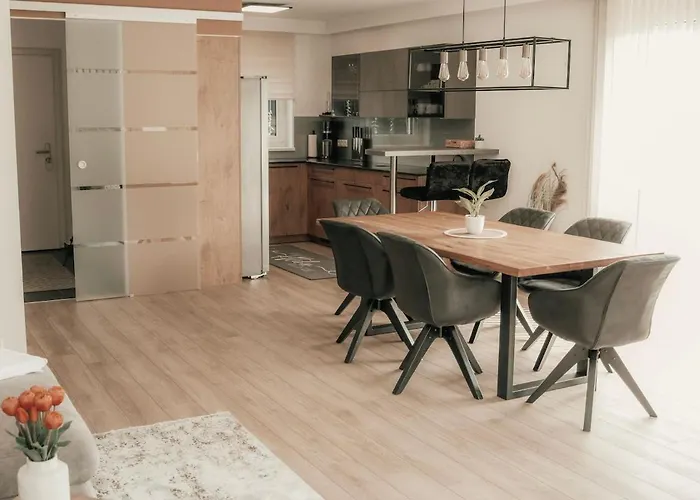 Appartamento Modern Maisonette With Big Garden In *